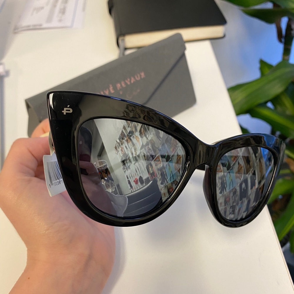 Privé Olivia Culpo sunglasses brand new